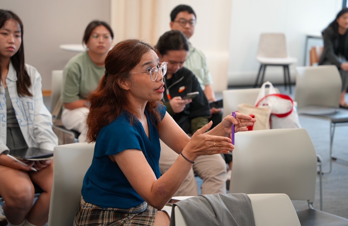 Dr. Deasy Simandjuntak is asking a question during the Q&A and sharing session, engaging in discussion about the role of think tanks and experiences working within them. 